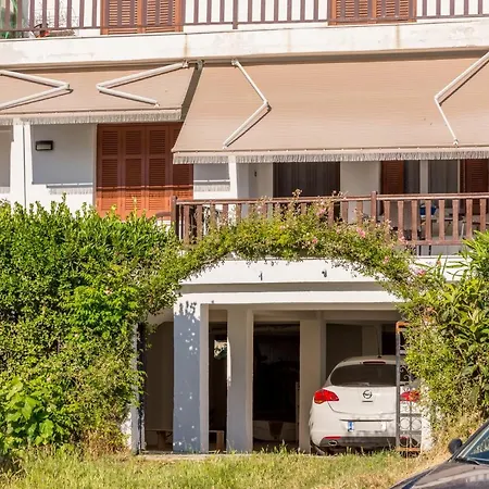 Chalkidiki Beachfront Apartment Nea Iraklia Esterno foto